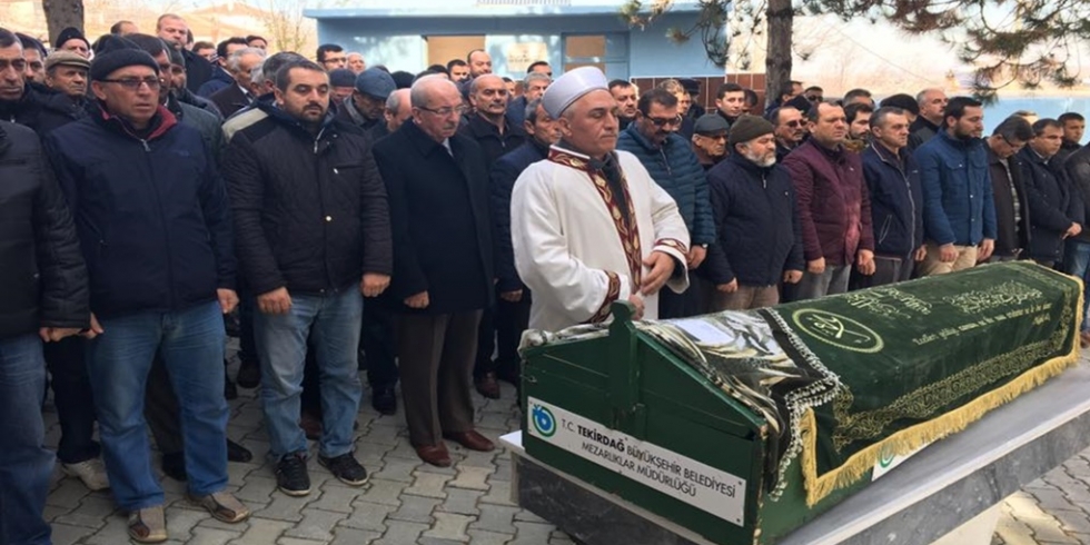 Başkan Albayrak Cumhuriyet Halk Partisi Muratlı İlçe Başkanlığı Yönetim Kurulu Üyesi Ali Hasan Deveci'nin Annesinin Cenaze Törenine Katıldı