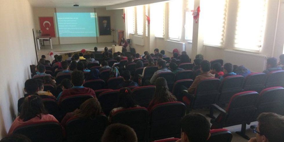 Veliköy'de Lise Öğrencilerine Seminer Verildi
