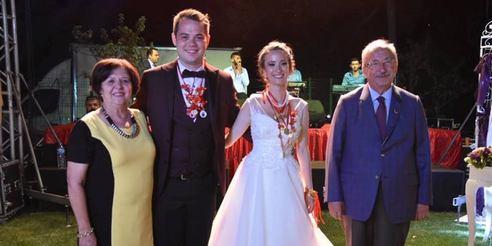 Başkan Kadir Albayrak Cafer ve Hazal Çiftinin Nikah Törenine Katıldı