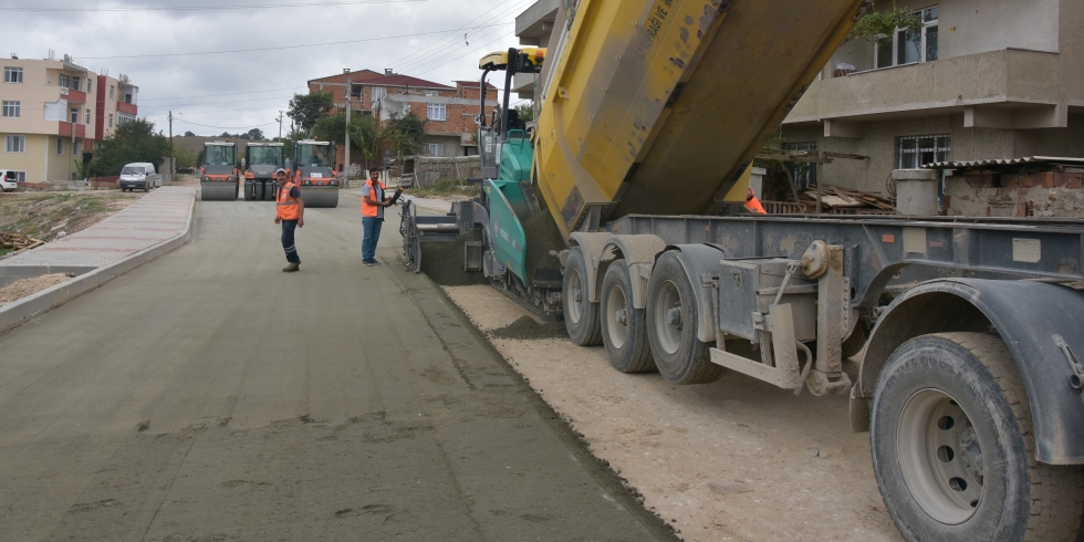 Çerkezköy İlçemizin, Kızılpınar Mahallesi, Osmanlı Caddesinde Başlattığımız, (SSB) Beton Yol Yapımı Çalışmalarımız Devam Etmektedir.
