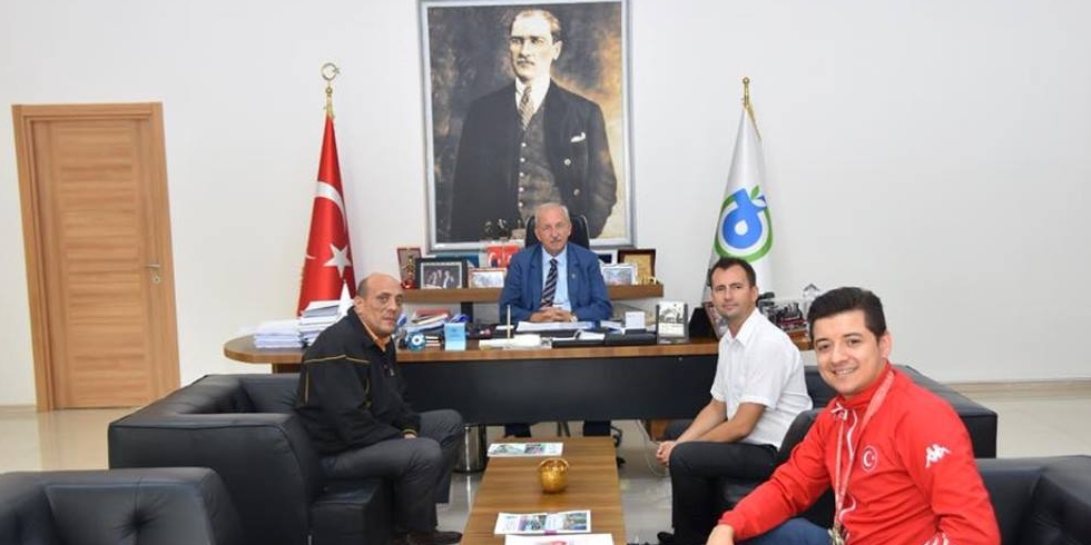 Milli Takım Sporcusu Tugay Gündoğdu Başkan Albayrak'ı Ziyaret Etti