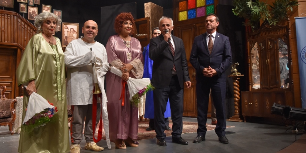Ahududu Tiyatro Oyunu Muratlı'da Ayakta Alkışlandı