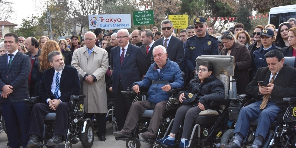 Başkan Kadir Albayrak 3 Aralık Dünya Engelliler Günü Çelenk Sunma Törenine Katıldı