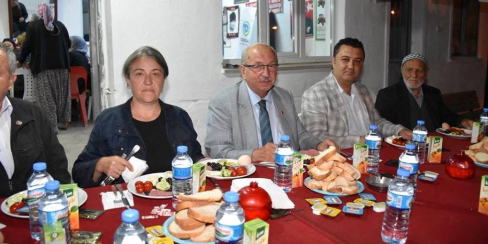 Başkan Albayrak Karaidemir Mahallesinde Sahur Programına Katıldı