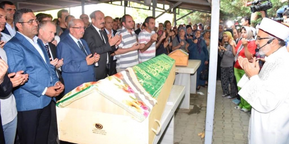 Başkan Albayrak Derya Kurtuluş, Beren Kurtuluş ve Emel Duman'ın Cenaze Törenine Katıldı
