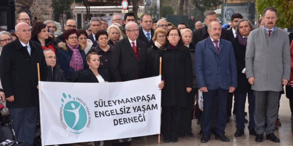 Başkan Albayrak Çorlu ve Süleymanpaşa İlçelerinde Çelenk Sunma Törenlerine Katıldı
