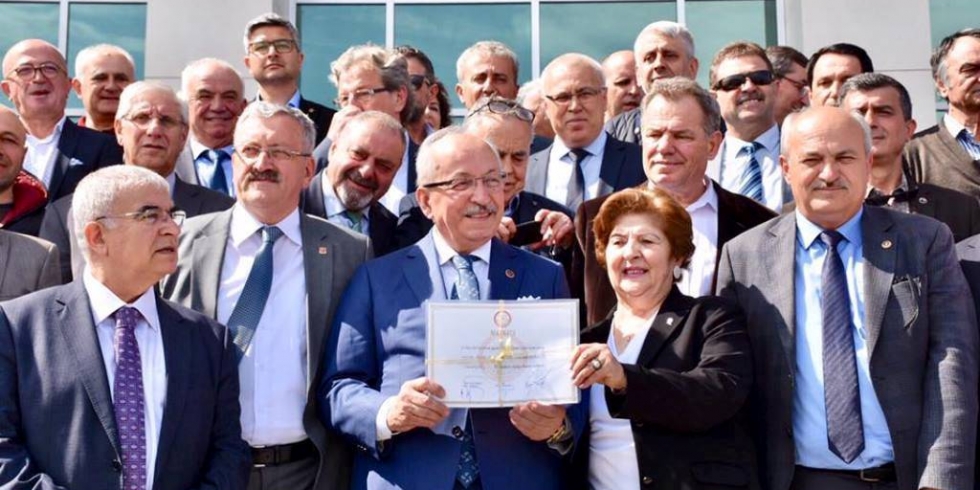 Tekirdağ Büyükşehir Belediyesi'nin Kurucu Başkanı Mazbatasını Aldı