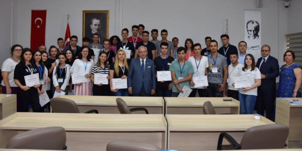 Büyükşehir Belediyesi'nde Mesleki Eğitimlerini Tamamlayan Öğrencilere Sertifikaları Takdim Edildi