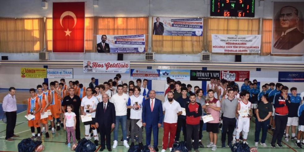Cumhuriyet Kupası Ödül Töreni Heyecanı İle Son Buldu