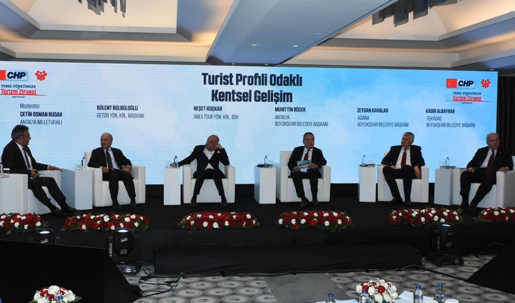 Başkan Albayrak, 'Yerel Yönetimler ve Turizm' Zirvesine Konuşmacı Olarak Katıldı