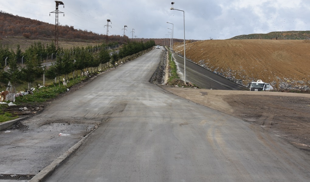 Süleymanpaşa İlçemizin, Demirli Katı Atık Depolama Sahasında Başlattığımız 6500 m2'lik SSB Beton Yol Serim Çalışmalarımız Tamamlandı.