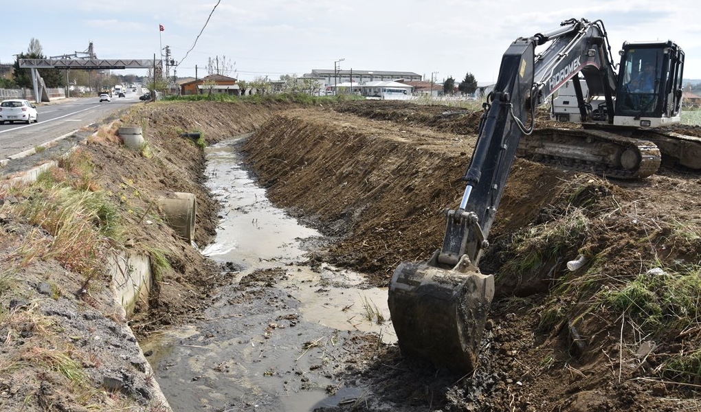 Büyükşehir Belediyesi Dere Islah Çalışmalarına Devam Ediyor