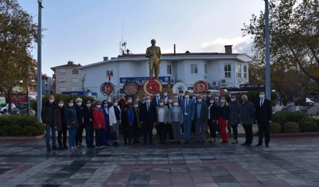 Başkan Kadir Albayrak Şarköy'de Çelenk Sunma Törenine Katıldı