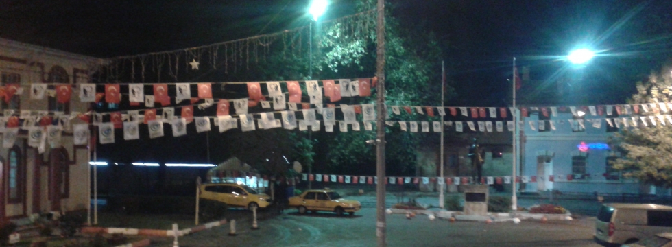 Büyükşehir Belediyesi İlçeleri Bayraklarla Donattı