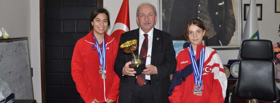Yelken Kulübünün Başarılı Sporcularından Başkan Albayrak'a Ziyaret