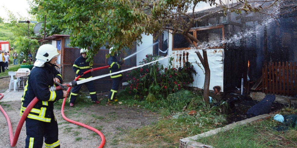 Büyükşehir Belediyesi İtfaiye Ekipleri Topağaç'taki Yangını Kısa Sürede Söndürdü