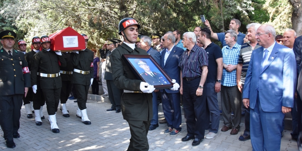Başkan Albayrak Emekli Tümgeneral Ahmet Erdinç Türe'nin Cenaze Törenine Katıldı