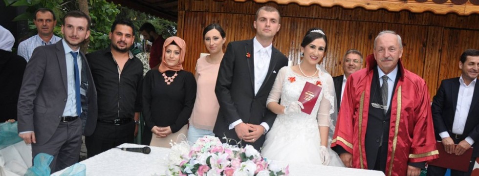 Başkan Albayrak Ahmet Kambur'un Kızı Merve Kambur'un Nikahını Kıydı