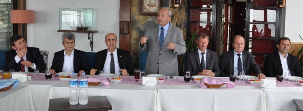 Kapanan Belde Belediye Başkanlarıyla Yemekte Buluşan Albayrak 'Sizin Önerileriniz Bekliyoruz'